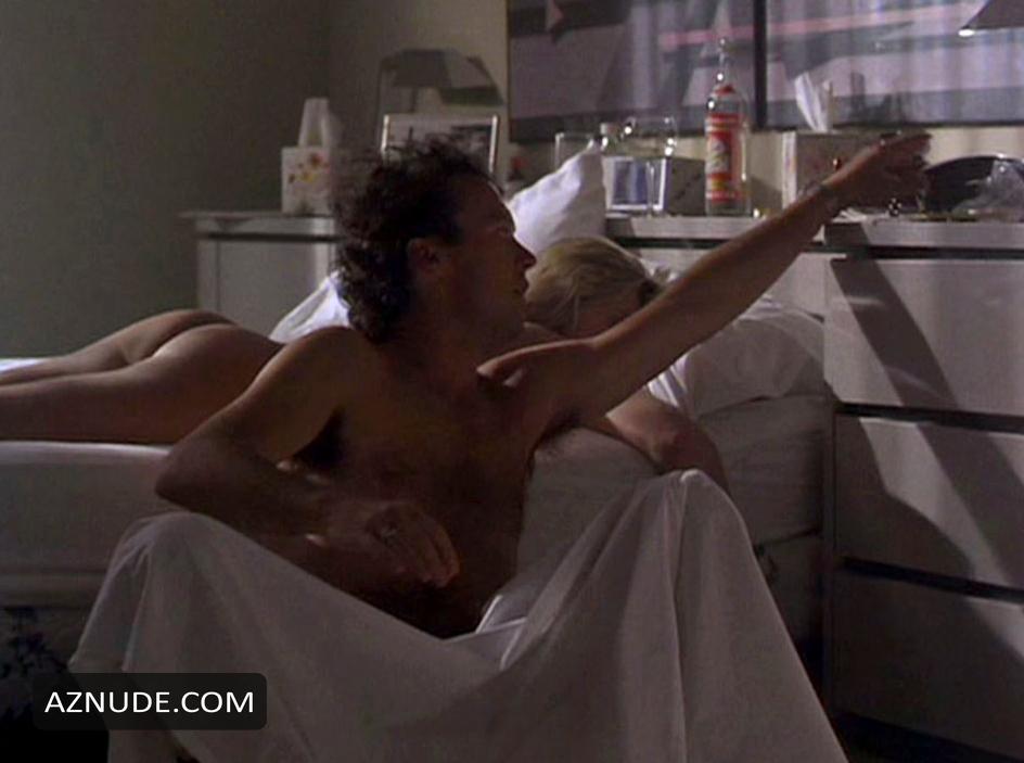 Rachel Ryan in Clean and Sober, photo 1