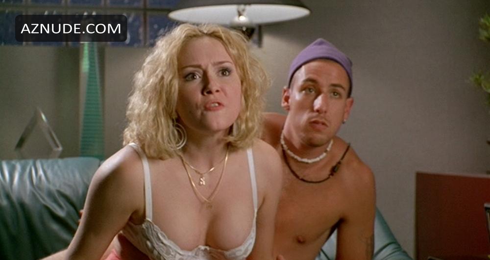 Nina Siemaszko in Airheads, photo 2