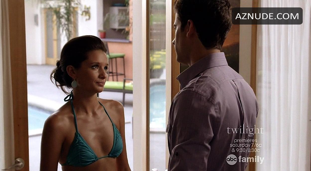 Alice Greczyn in The Lying Game, photo 4