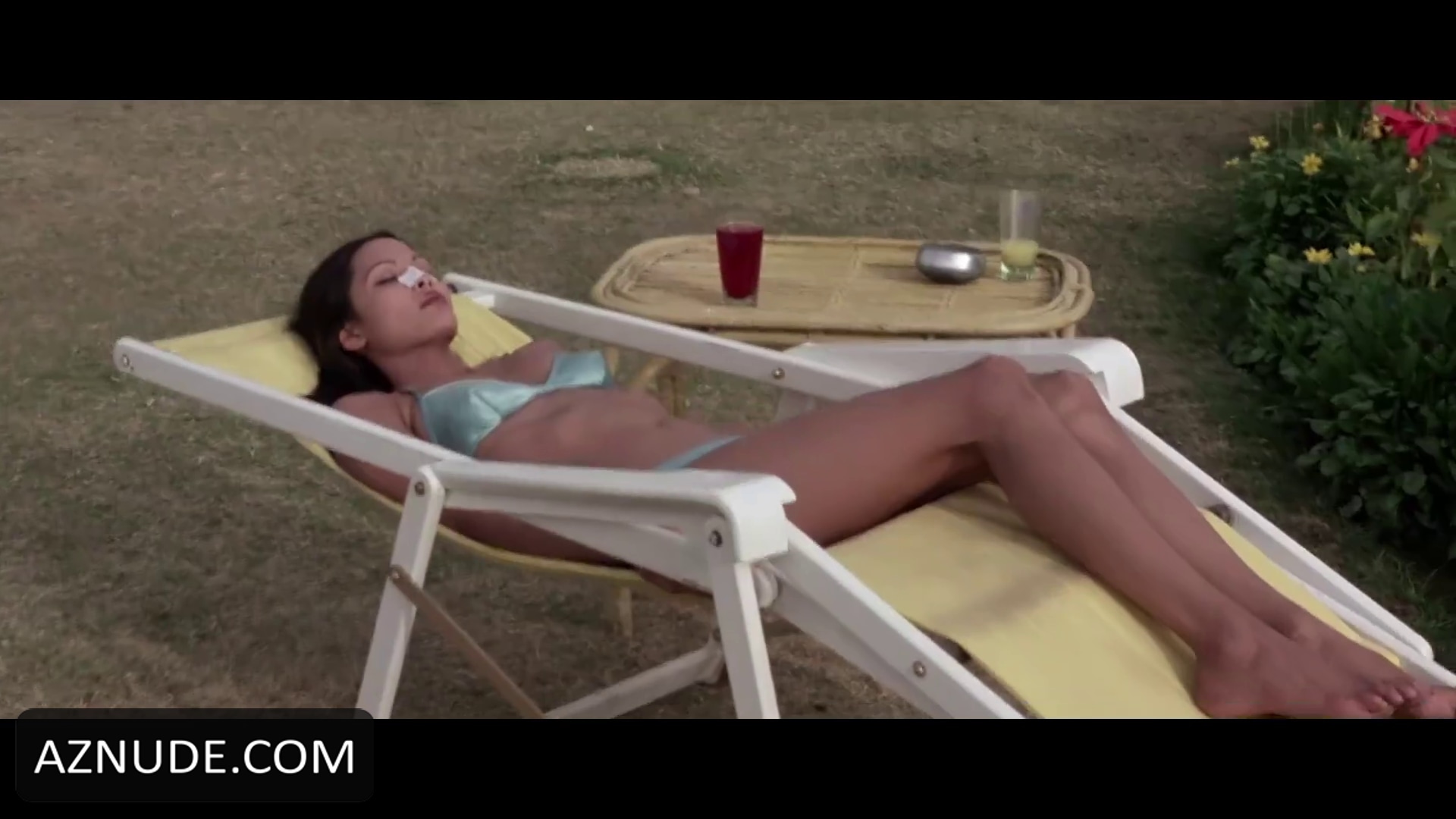 Laura Gemser in Black Emmanuelle, White Emmanuelle, photo 13