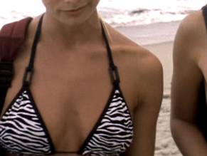 Jaime Pressly in Pinata: Survival Island, photo 14