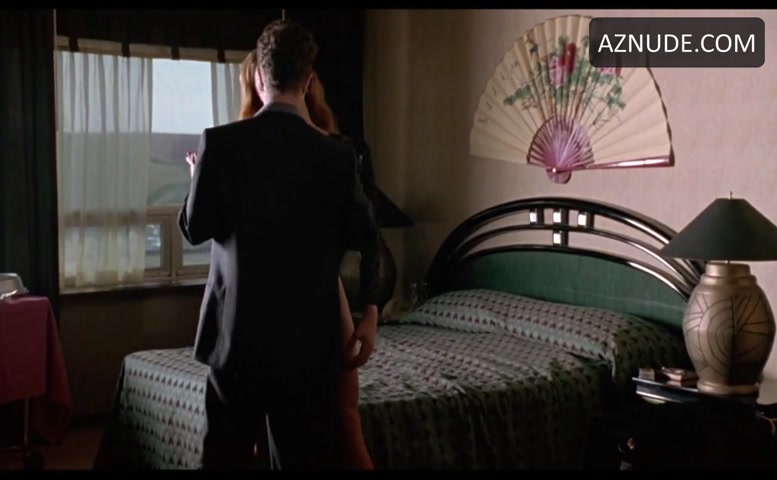 Lena Olin in Romeo Is Bleeding, photo 15