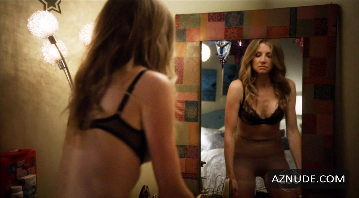 Sarah Chalke in How to Live with Your Parents (For the Rest of Your Life), photo 1