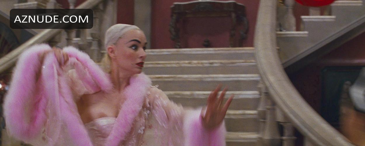 Diane Venora in Romeo + Juliet, photo 1
