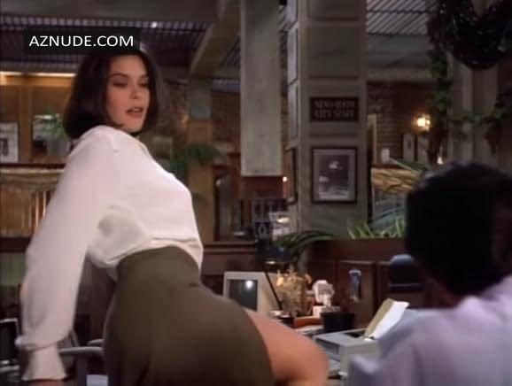 Teri Hatcher in Lois & Clark: The New Adventures of Superman, photo 6