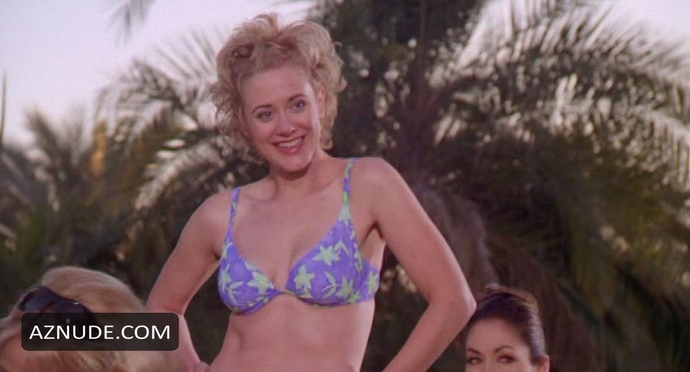 Leah Lail in V.i.p., photo 5