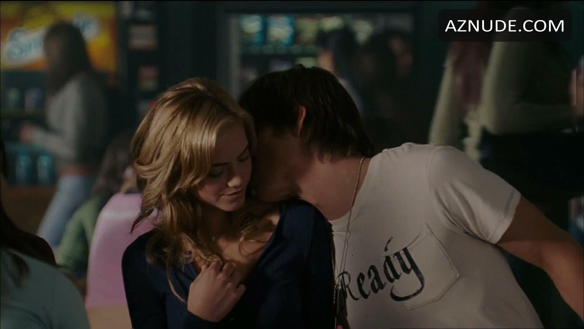 Emily Wickersham in Gardener Of Eden, photo 17