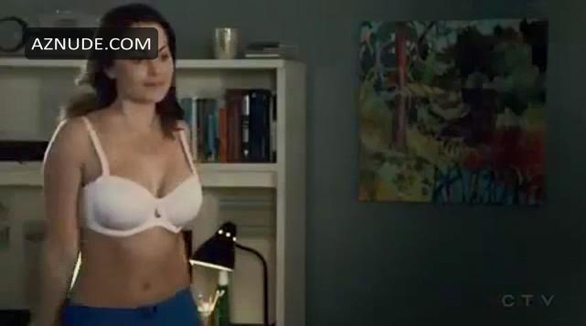 Erica Durance in Saving Hope, photo 9