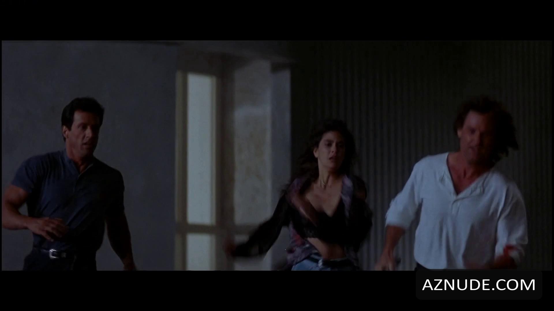 Teri Hatcher in Tango And Cash, photo 6
