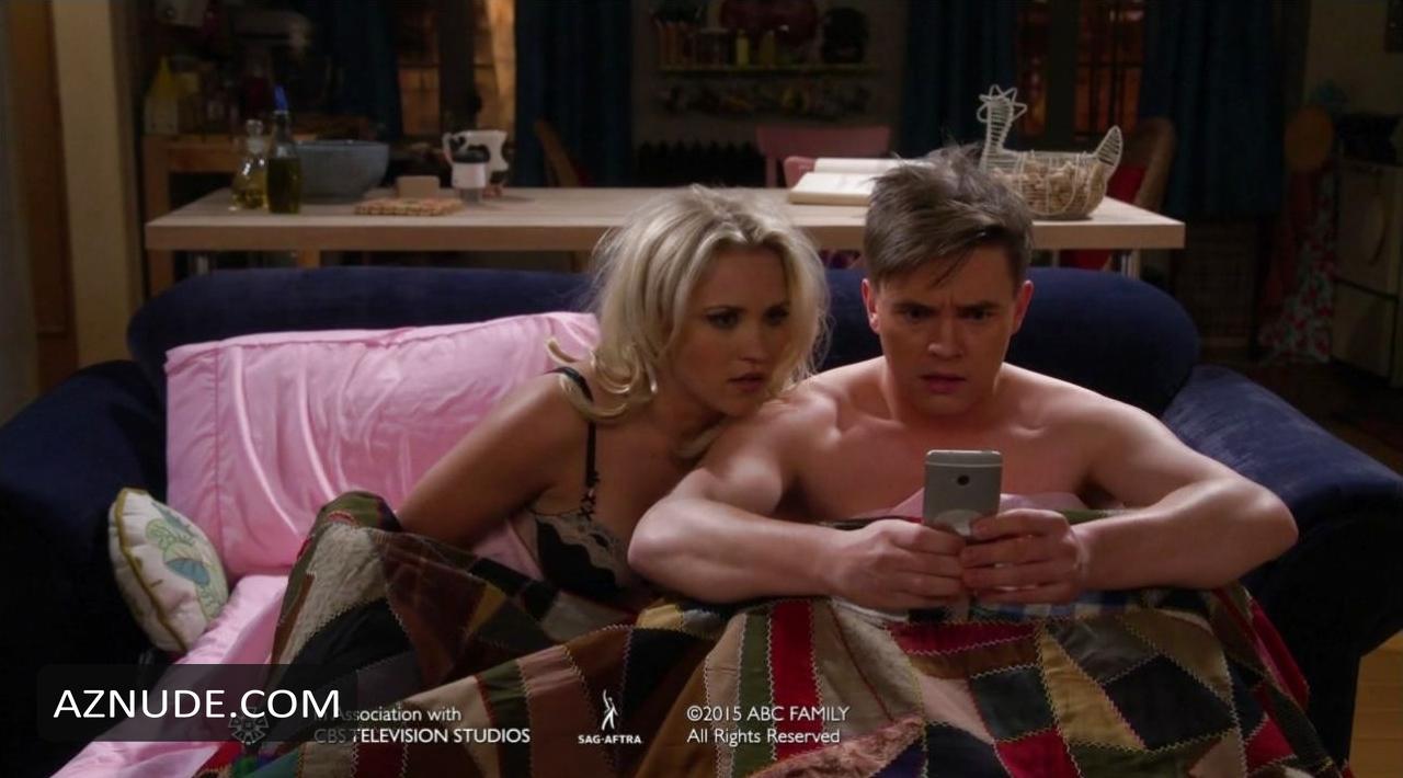 Emily Osment in Young & Hungry (2014-), photo 6