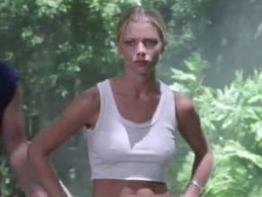 Jaime Pressly in Pinata: Survival Island, photo 22