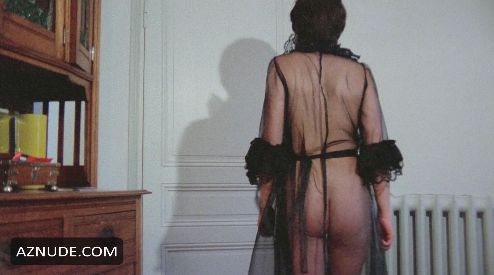 Monica Swinn in Barbed Wire Dolls, photo 26
