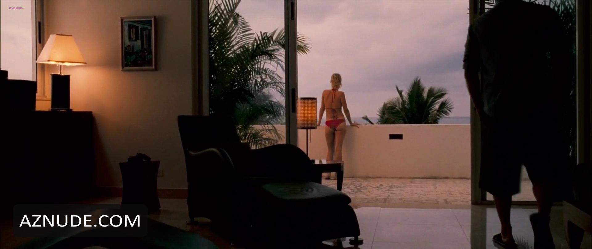 Ashley Scott in Into The Blue, photo 15
