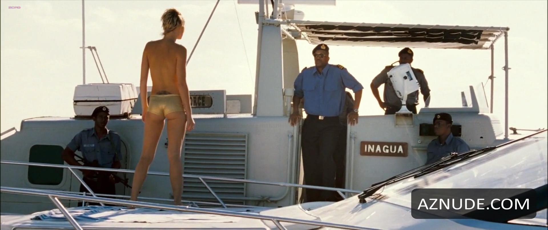Ashley Scott in Into The Blue, photo 12