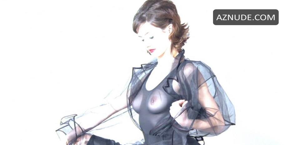 Emily Mortimer in Lovely & Amazing, photo 8