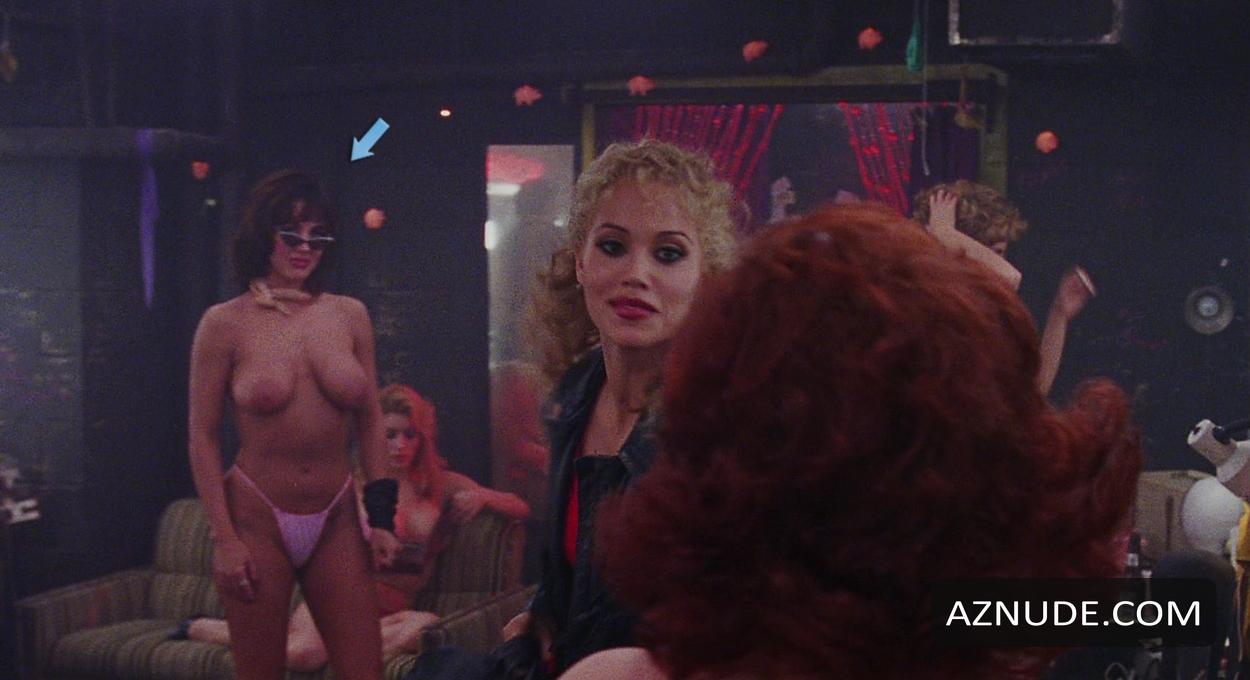 Bobbie Phillips in Showgirls, photo 2
