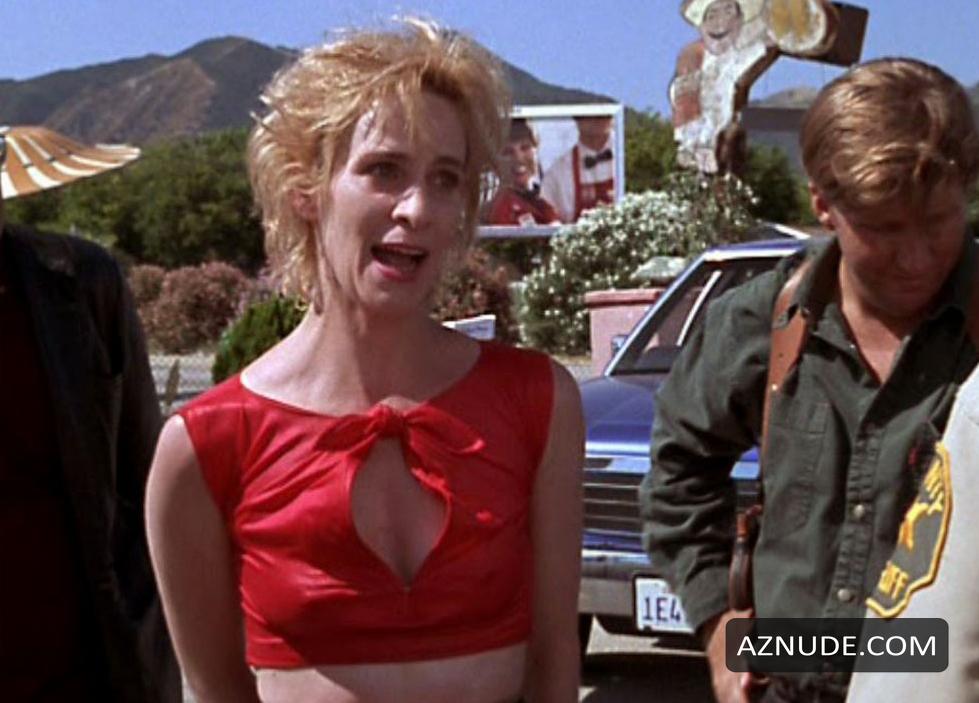Amanda Plummer in Freeway, photo 5