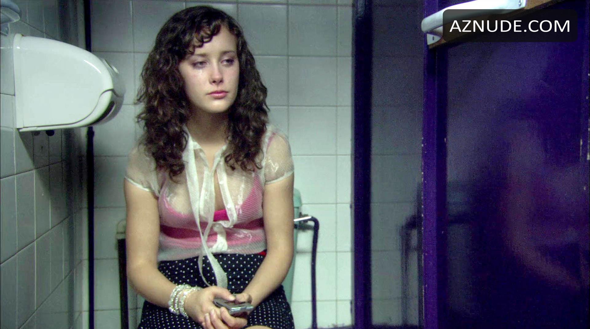 April Pearson in Skins, photo 25