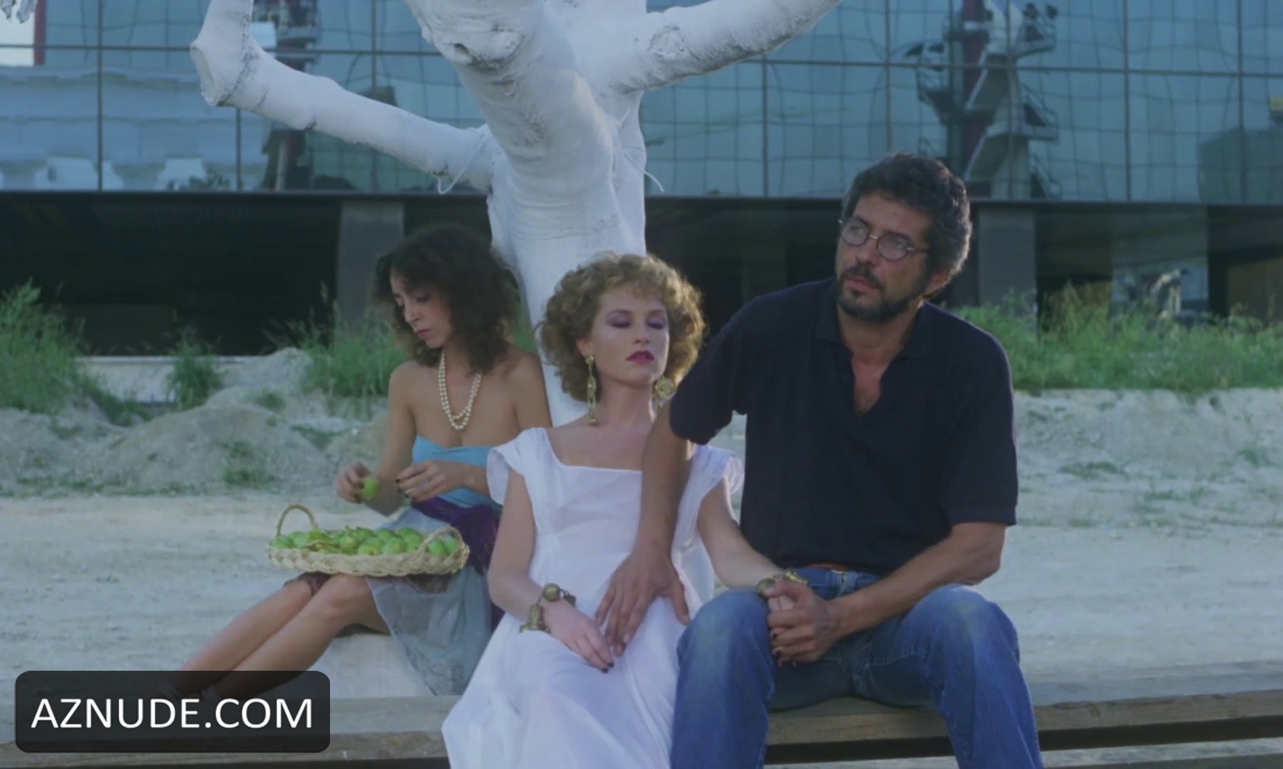 Isabelle Huppert in Storia di Piera, photo 3