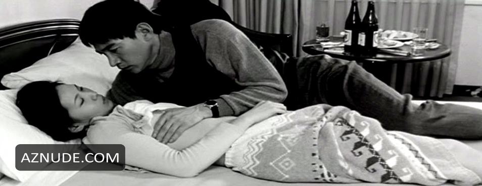 Eun-joo Lee in Virgin Stripped Bare by Her Bachelors, photo 1