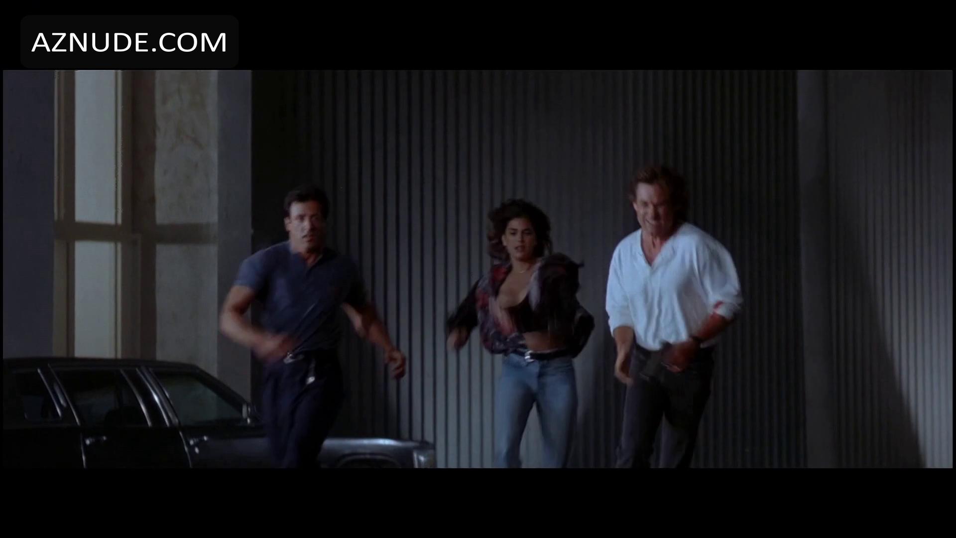 Teri Hatcher in Tango And Cash, photo 5