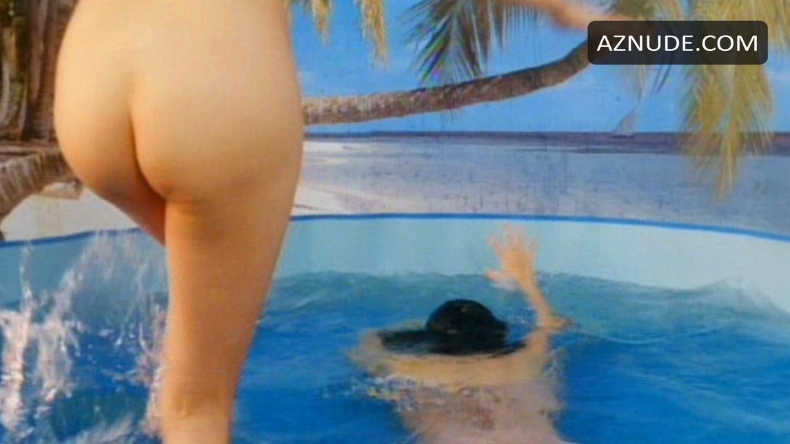 Loletta Lee in Girls Unbutton, photo 3