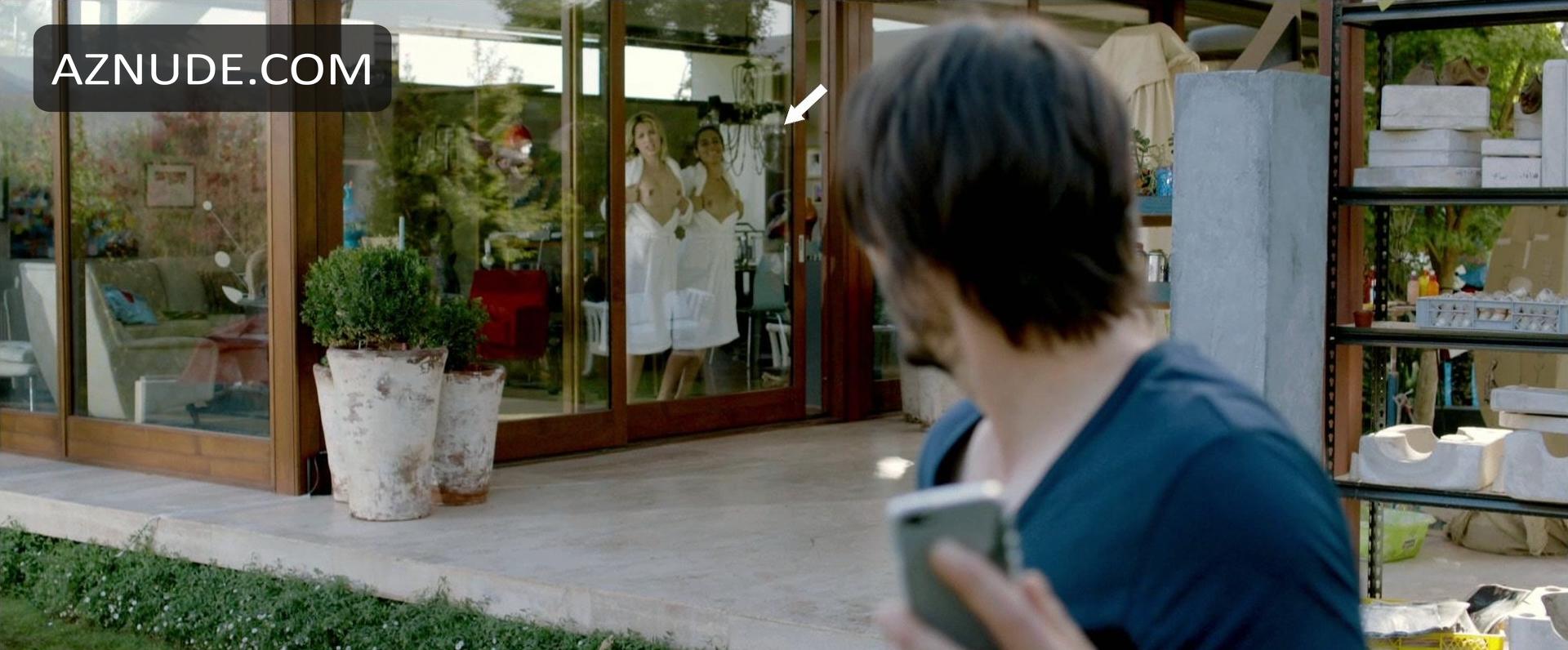 Lorenza Izzo in Knock Knock, photo 2