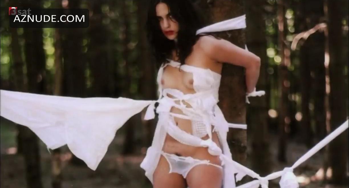Julie Fournier in Snow White, photo 42
