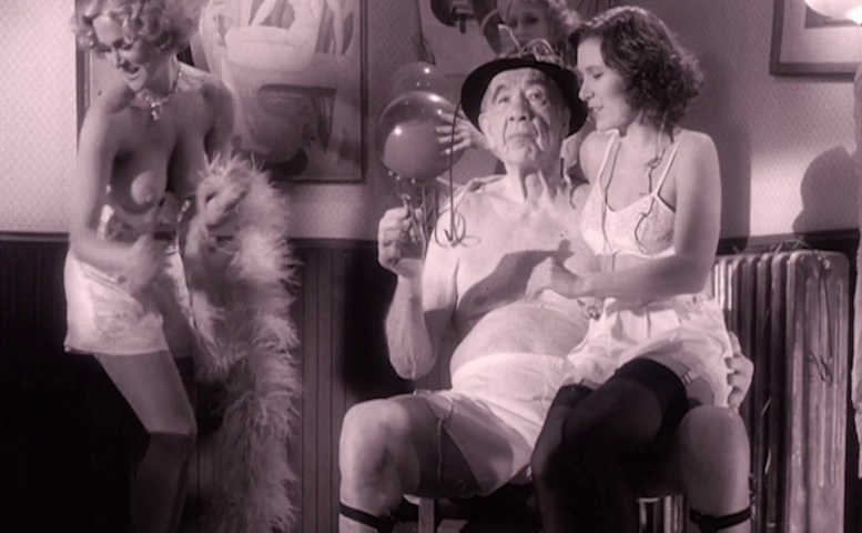 Tracy Hutchinson in Amazon Women On The Moon, photo 13