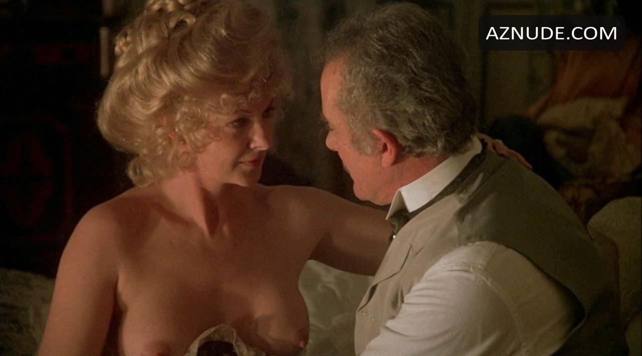 Mandy Rice-Davies in Nana, photo 2