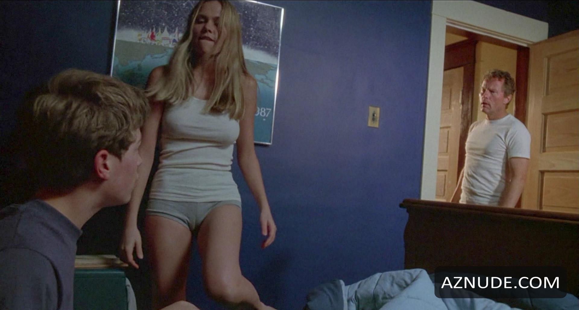 Allison Lange in Christina's House, photo 13