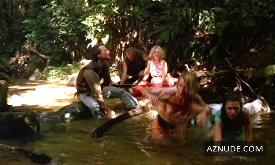 Susan Hahn in Massacre In Dinosaur Valley, photo 7