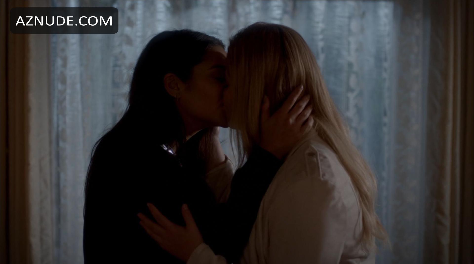 Shay Mitchell in Pretty Little Liars, photo 17