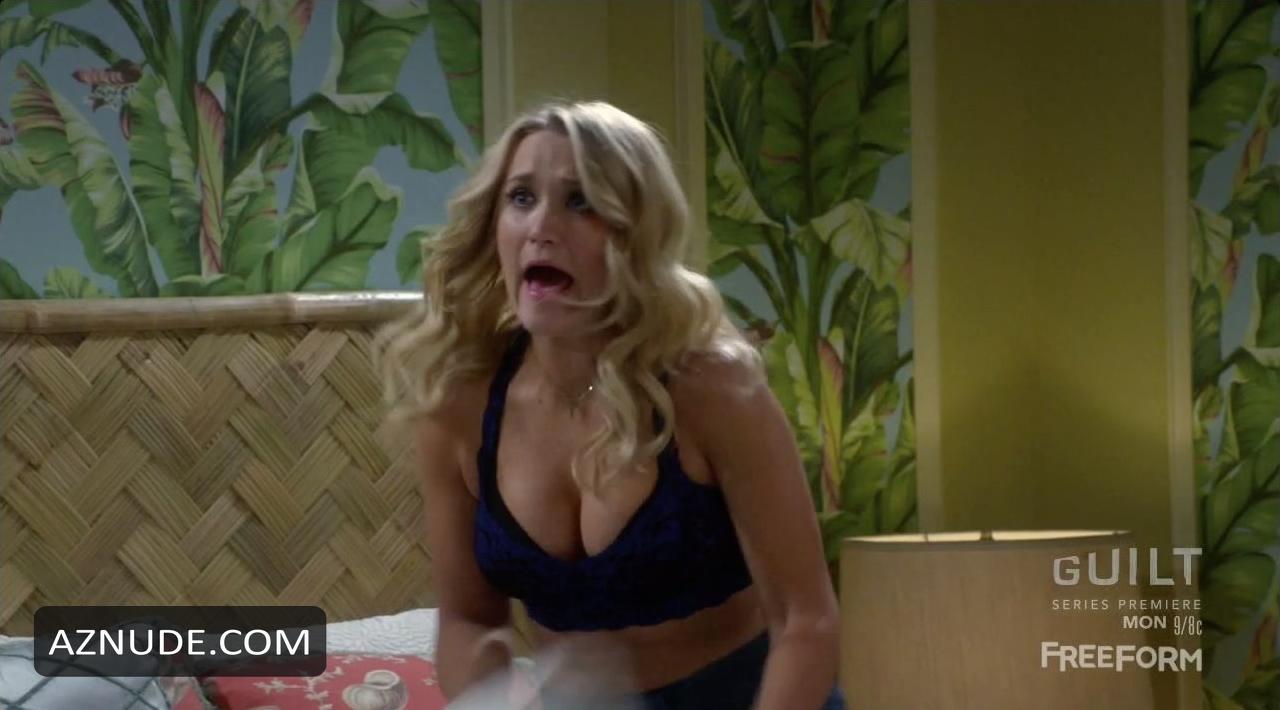 Emily Osment in Young & Hungry (2014-), photo 15