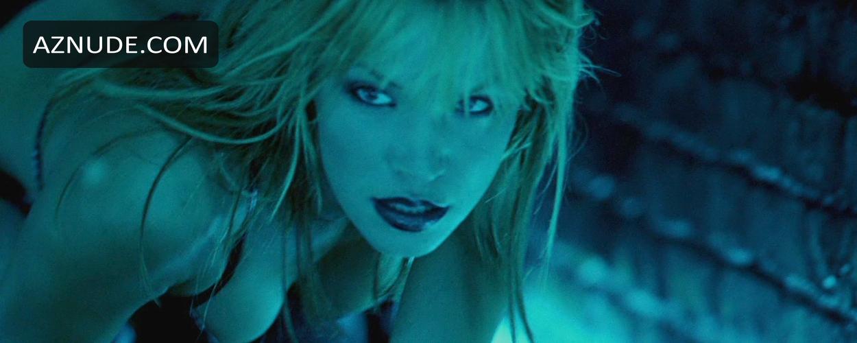 Ashley Scott in Walking Tall, photo 5