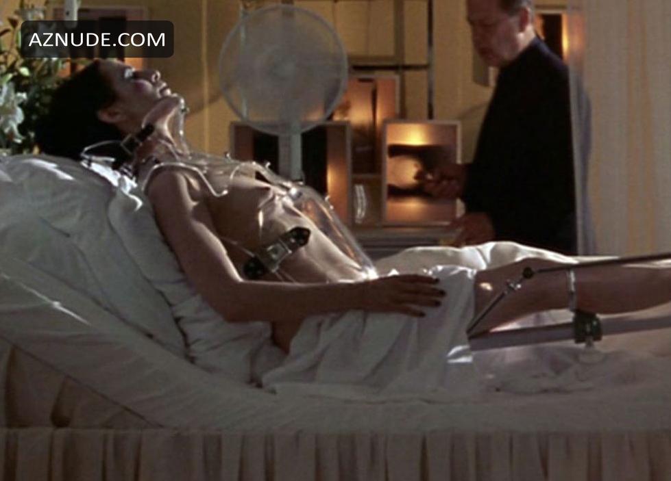 Amanda Plummer in 81/2 Women, photo 2