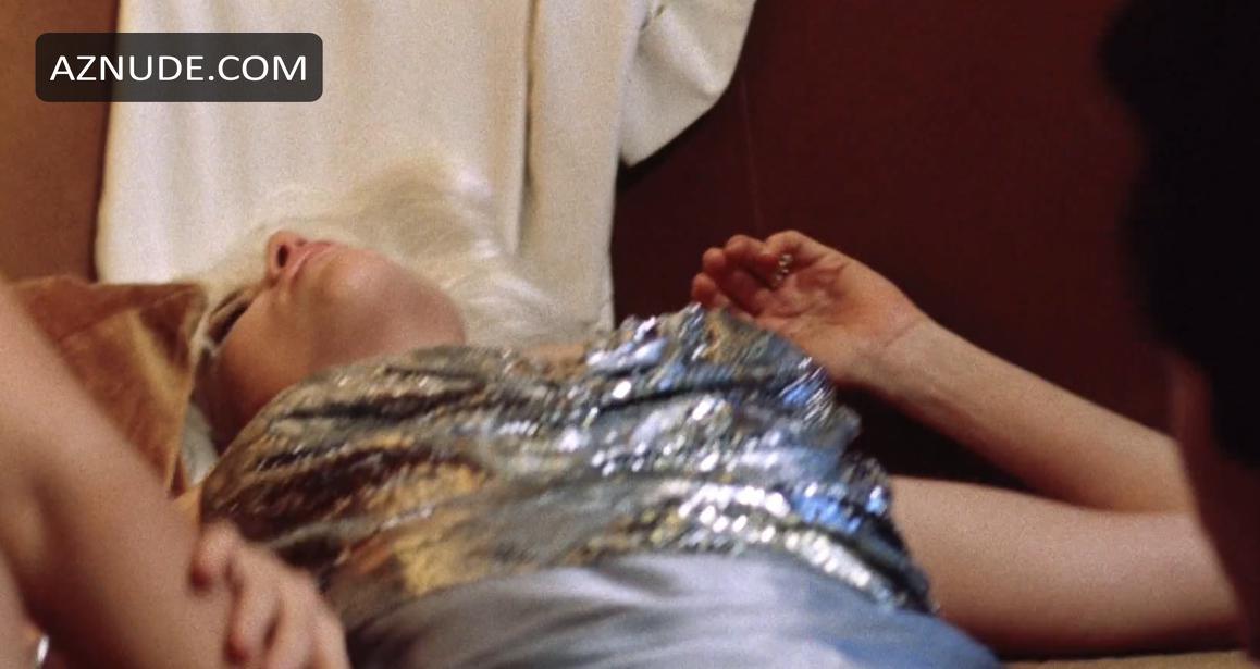 Mira Sorvino in Summer Of Sam, photo 14