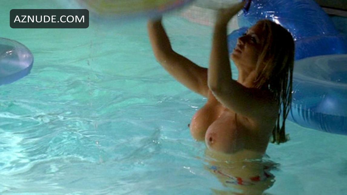 Dita de Leon in Bottoms Up, photo 3