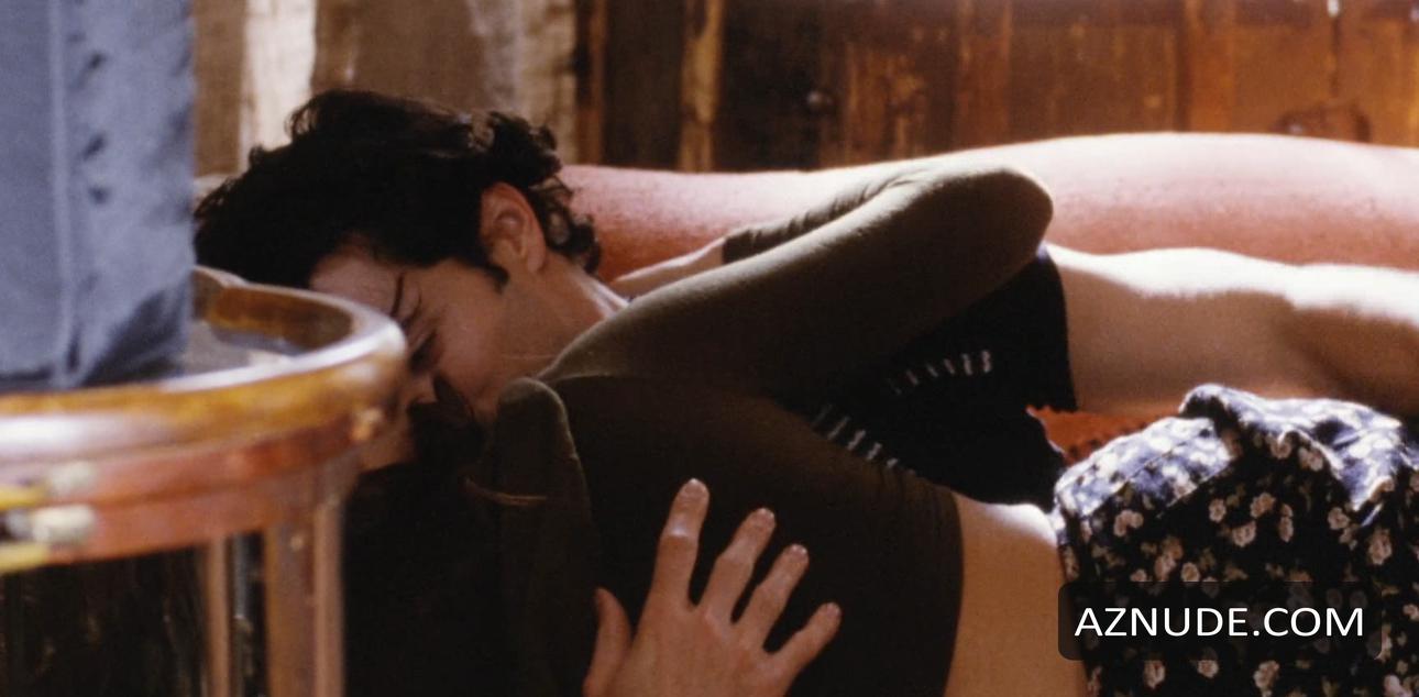 Alex Meneses in Amanda and the Alien, photo 7