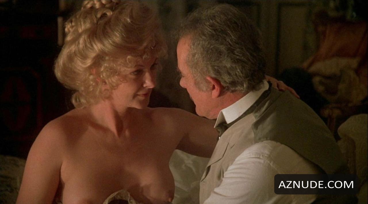 Mandy Rice-Davies in Nana, photo 1