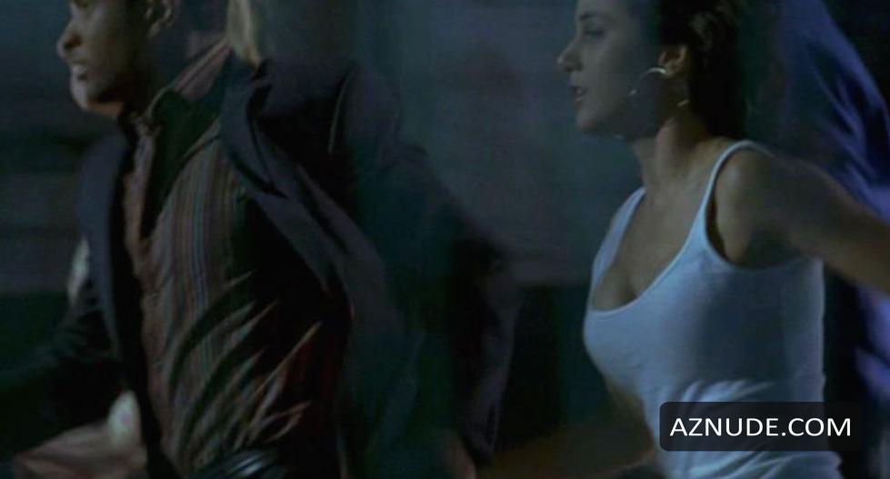 Emmanuelle Chriqui in In the Mix, photo 4