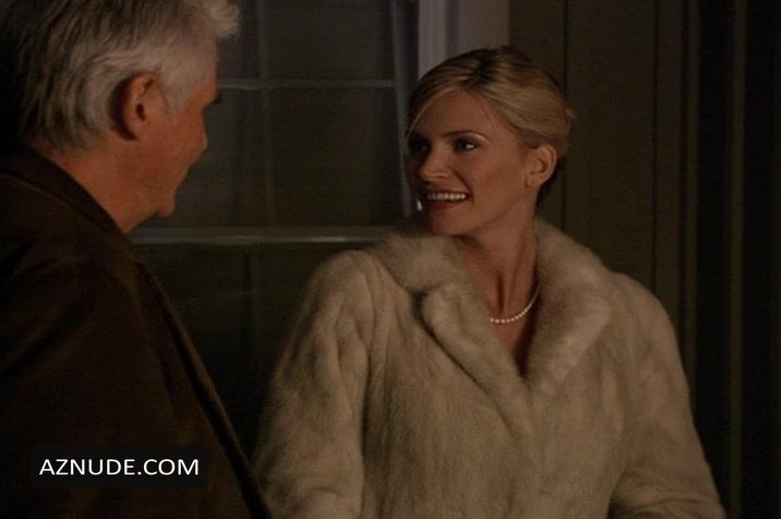 Natasha Henstridge in Widow on the Hill, photo 56