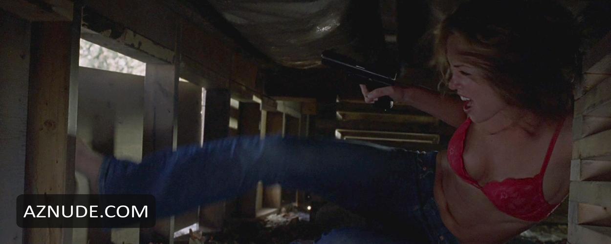 Ashley Scott in Walking Tall, photo 7
