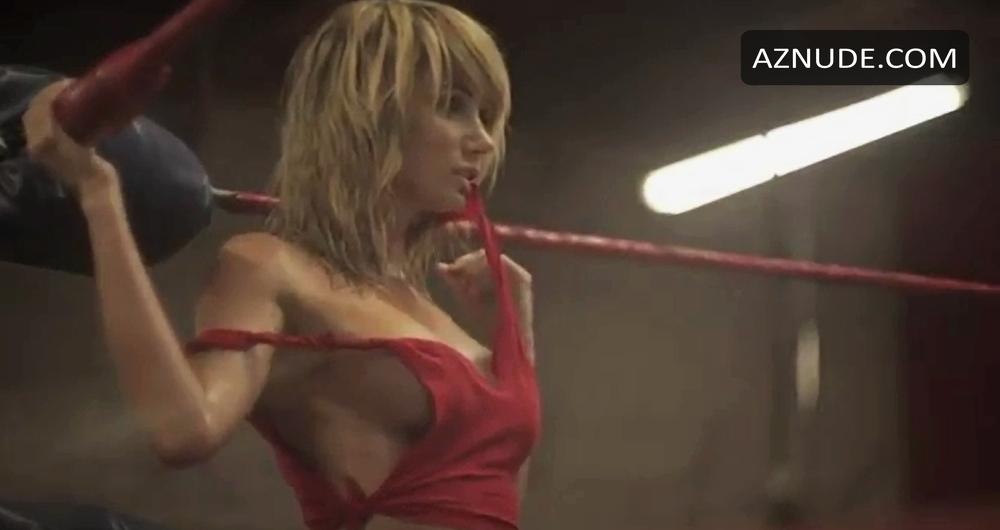 Sara Jean Underwood in Sara Jean Underwood: Men's Fitness Magazine, photo 7