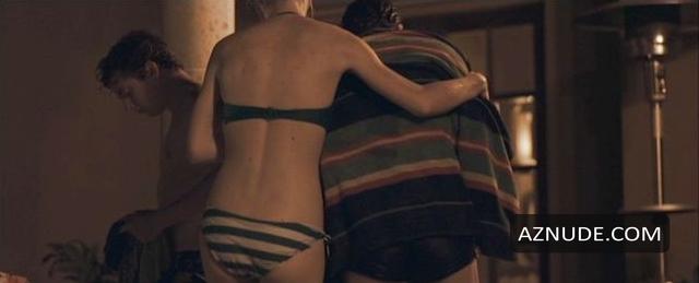 Mackenzie Davis in Bad Turn Worse, photo 6