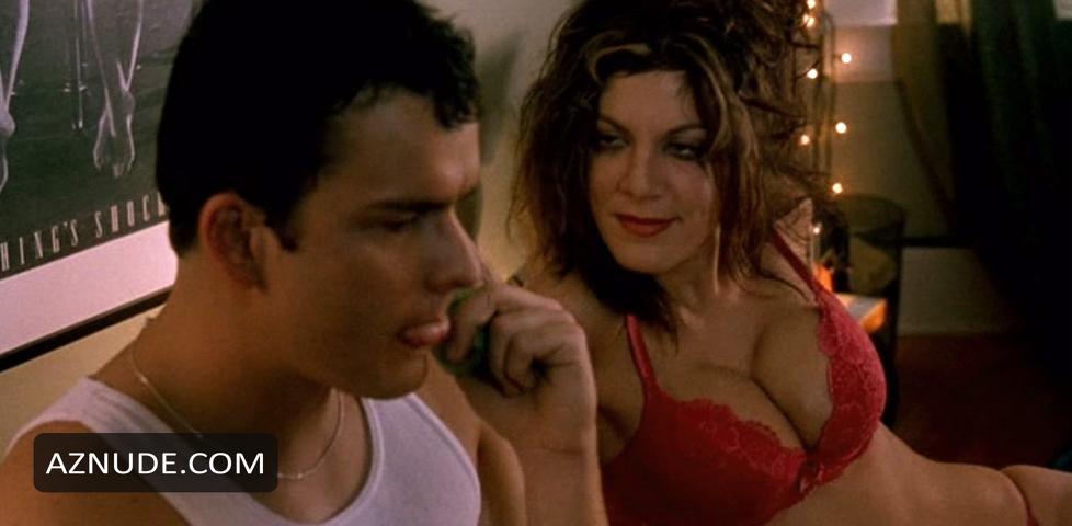 Tori Spelling in Sol Goode, photo 2