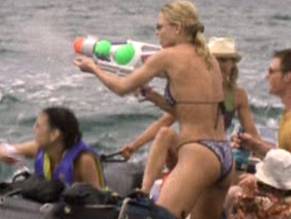 Jaime Pressly in Pinata: Survival Island, photo 9