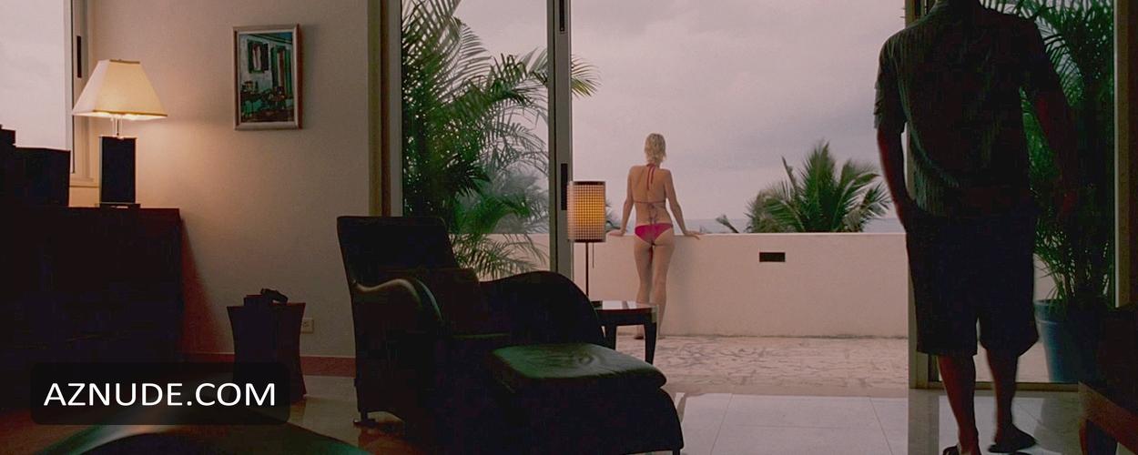 Ashley Scott in Into The Blue, photo 6