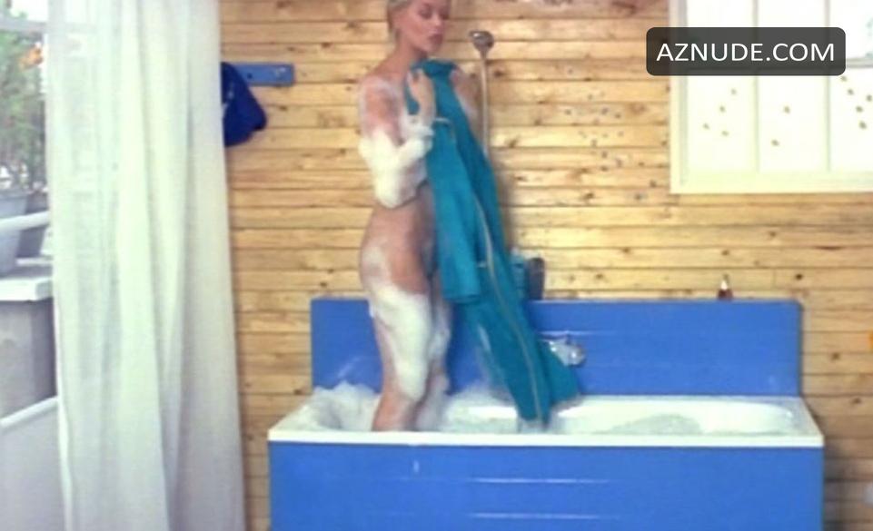 Gloria Guida in La Liceale, Il Diavolo E L'acquasanta, photo 2