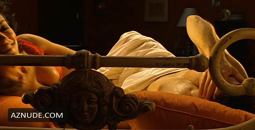 Maria Grazia Cucinotta in Picking Up The Pieces, photo 2
